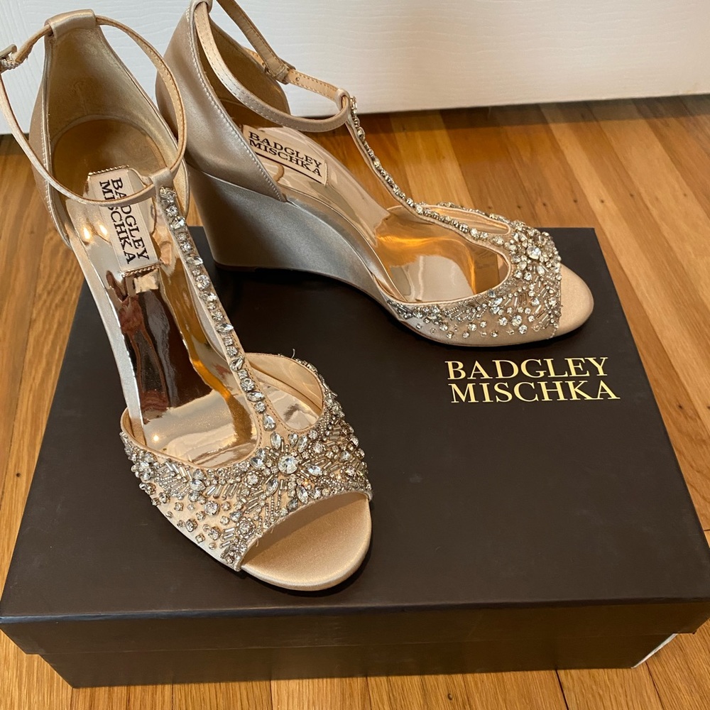 Badgley Mischka Sarah Wedge Heel